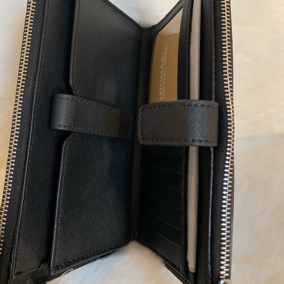 Michael Kors Jet Set Travel LG Double Zip Wristlet - Picture 3 of 6